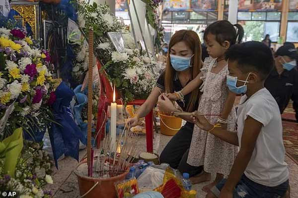 Thảm sát Thái Lan: Bị đâm và bắn vào đầu, cậu bé 3 tuổi sống sót thần kỳ-3