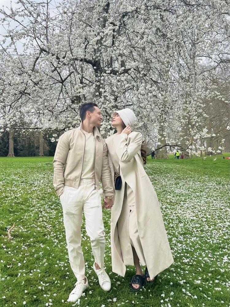 Hà Hồ - Lệ Quyên đi dép lê hàng chục triệu vi vu châu Âu-9