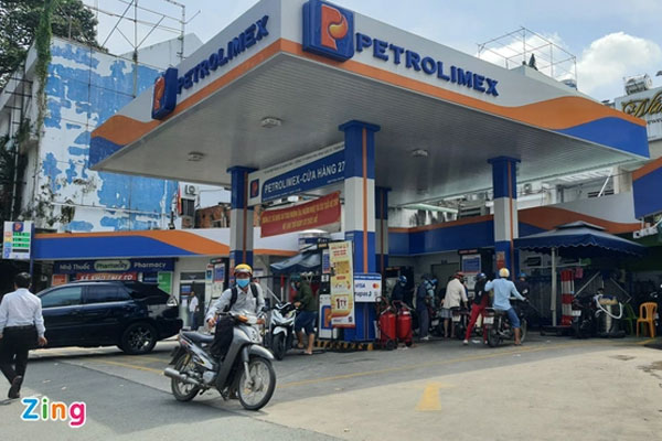 Nhiều cây xăng ở TP.HCM lại đóng cửa-4