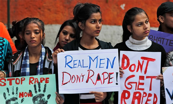 Ấn Độ: Thiếu nữ mang thai bị kẻ cưỡng hiếp đổ dầu hỏa thiêu sống-1