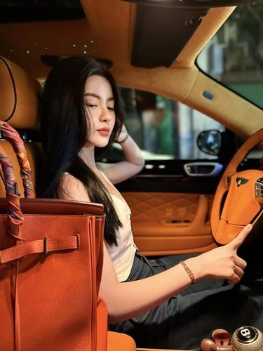 Gái xinh người yêu cầu thủ gợi cảm nhất nhì dàn WAG Việt-10