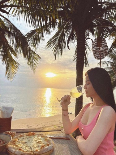 Gái xinh người yêu cầu thủ gợi cảm nhất nhì dàn WAG Việt-11