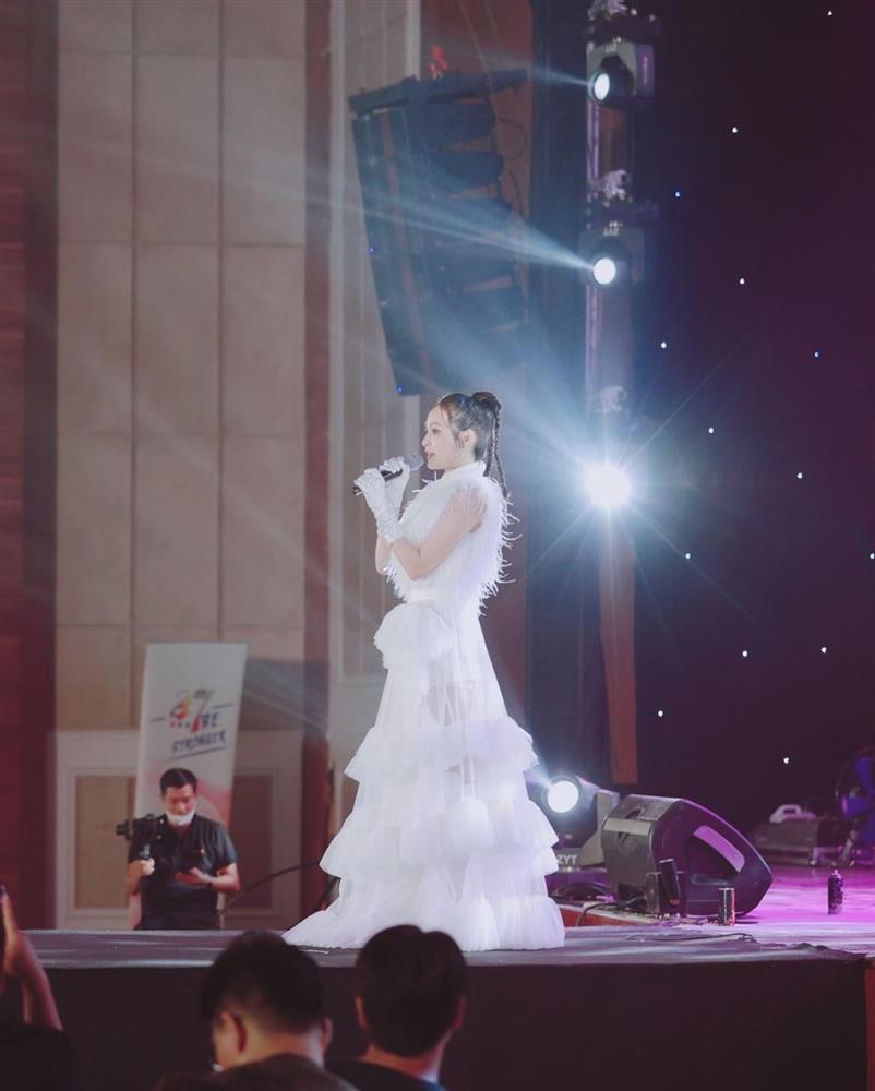 Hiền Hồ khoe tóc mới trong chiếc xe G63 hậu scandal-6