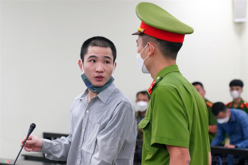 Mẹ bé gái bị đóng đinh vào đầu bật khóc tại tòa-7