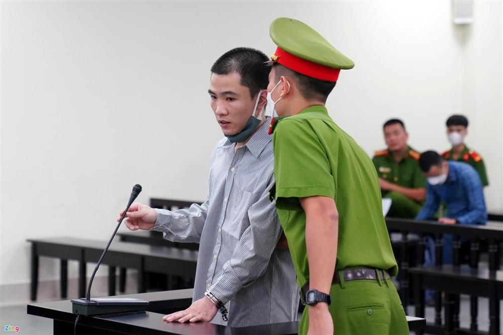 Mẹ bé gái bị đóng đinh vào đầu bật khóc tại tòa-8