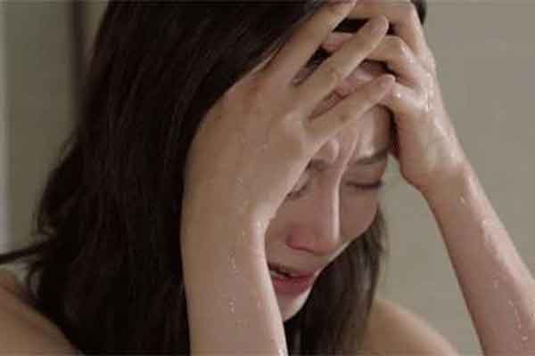 Vợ chồng tôi ôm nhau khóc nức nở vì chuyện tôi gặp phải khi đi lao động nước ngoài-1