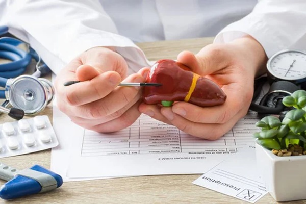 Thói quen nhiều người mắc tăng gánh nặng cho gan: Bác sĩ chỉ 2 cách để thải độc gan dễ dàng-1