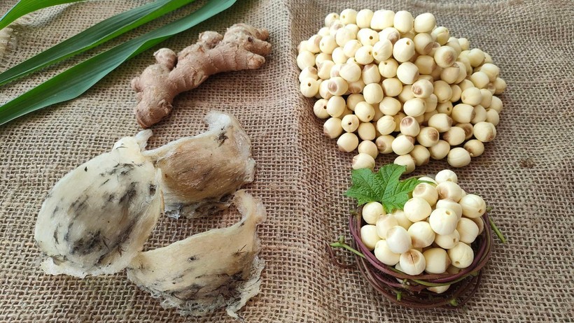 Cách chưng chè tổ yến hạt sen với gừng bổ dưỡng cho ngày se lạnh-2