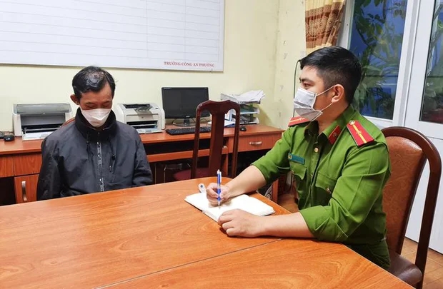 Hai học sinh tiểu học bị yêu râu xanh xâm hại trong nhà vệ sinh của trường-1