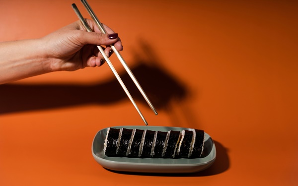 Câu chuyện đôi đũa trên bàn ăn Việt: Thân thương từ thời thơ ấu đến khi từ giã cuộc đời-2