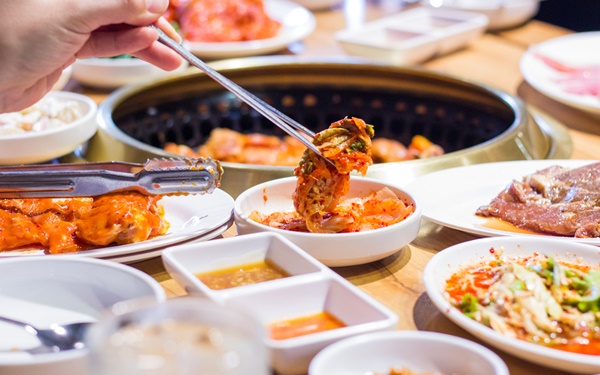 Câu chuyện đôi đũa trên bàn ăn Việt: Thân thương từ thời thơ ấu đến khi từ giã cuộc đời-3