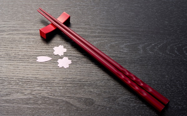 Câu chuyện đôi đũa trên bàn ăn Việt: Thân thương từ thời thơ ấu đến khi từ giã cuộc đời-4