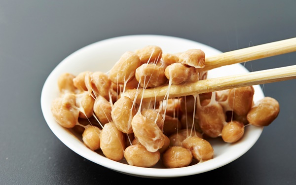 Câu chuyện đôi đũa trên bàn ăn Việt: Thân thương từ thời thơ ấu đến khi từ giã cuộc đời-14