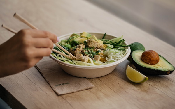 Câu chuyện đôi đũa trên bàn ăn Việt: Thân thương từ thời thơ ấu đến khi từ giã cuộc đời-15