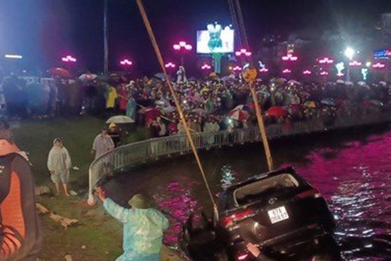 Vụ ô tô lao xuống hồ Xuân Hương khiến 2 người thiệt mạng: Đã xác định được danh tính các nạn nhân