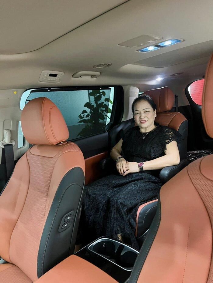 Vừa tặng biệt thự, Hòa Minzy tiếp tục báo hiếu bố mẹ xế hộp tiền tỷ, đúng con nhà người ta-4