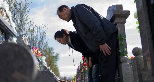 Ông cha ta dặn dò: 3 không trồng trước mộ, 4 không để trên giường, đó là những thứ gì?-1