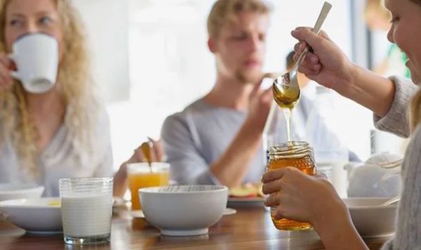 Mật ong đại bổ nhưng nhớ tránh 3 điều để không nuôi lớn tế bào ung thư-2