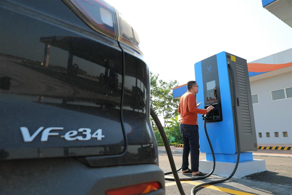 VinFast khai trương trạm sạc xe điện tại cây xăng Petrolimex toàn quốc-9