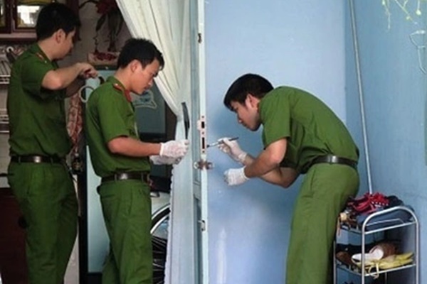 Nhóm đối tượng đi ôtô vào nhà Chủ tịch huyện cướp tài sản-2