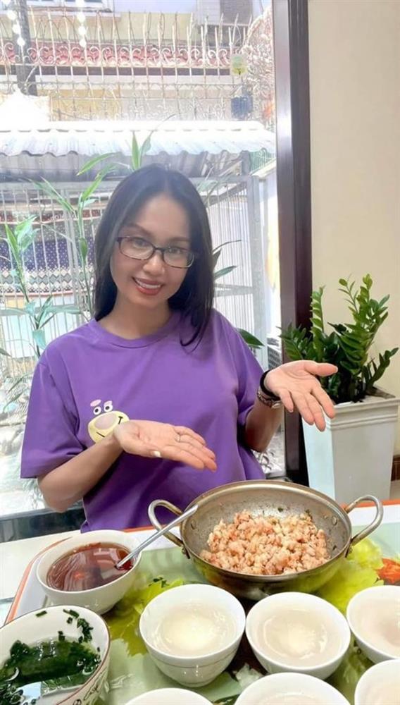 Cuộc sống hiện tại của Cẩm Ly sau khi bị bệnh suýt bỏ hát: An yên bên chồng con, vẫn trẻ trung và xinh đẹp-13