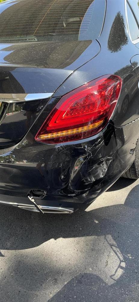 Hoa hậu Phan Hoàng Thu va chạm giao thông, lên tiếng khi bị nghi cố tình đâm vào xe hơi sang chảnh để làm quen-3