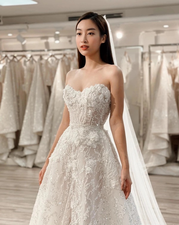 Hoa hậu Đỗ Mỹ Linh thử váy cưới-1