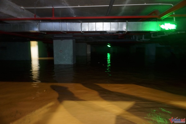 Mưa như trút, dân Đà Nẵng chạy lũ trong đêm-5