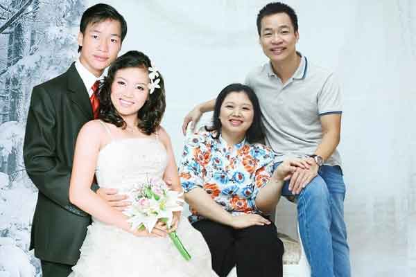 Đến nhà sếp nữ bàn công việc Tết, chàng trai đứng hình khi mở cửa-3