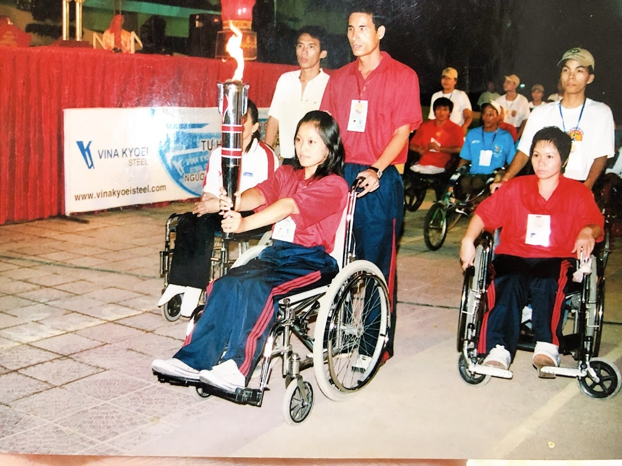 Sếp nữ” khuyết tật và chuyện tình cảm động: Câu nói đầu tiên đầy bất ngờ khi về ra mắt của gia đình chồng tương lai!-3