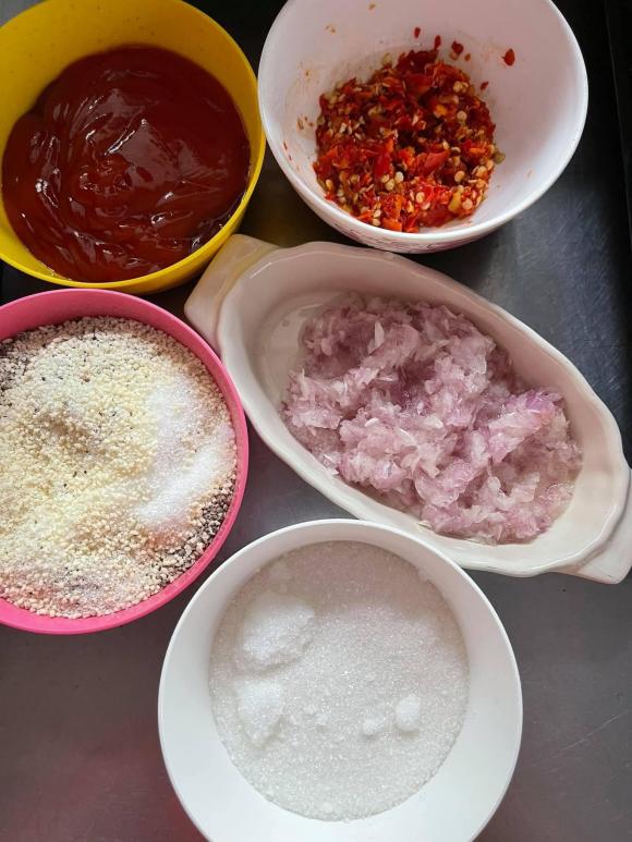 Cách làm sốt kho thịt, kho cá để tủ lạnh dùng dần: Bí quyết nấu nhanh dành cho bà nội trợ bận rộn-1