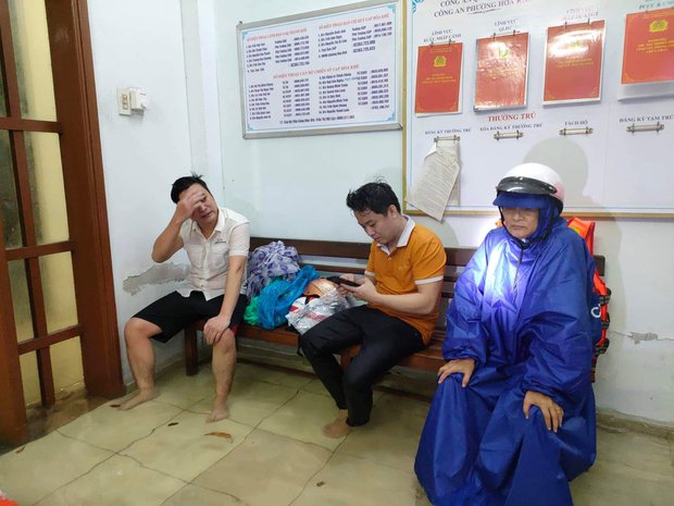 Clip, ảnh: Trắng đêm cứu người mắc kẹt trong biển nước ở Đà Nẵng-19