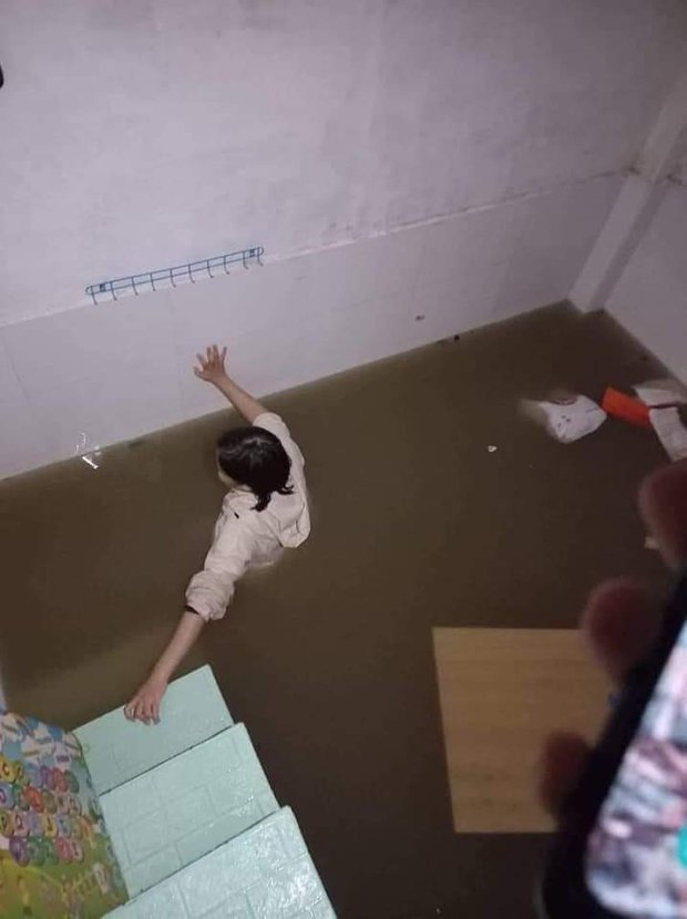 Clip, ảnh: Trắng đêm cứu người mắc kẹt trong biển nước ở Đà Nẵng-4