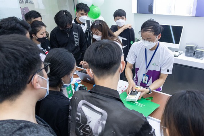 iPhone 14 ế hàng” trong ngày đầu mở bán tại Việt Nam, lý do là gì?-1
