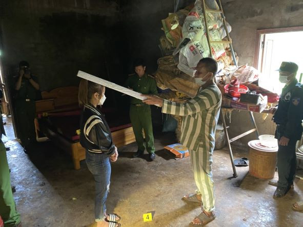 Thực nghiệm hiện trường vụ giết người tình rồi đốt xác phi tang ở Đắk Nông-1