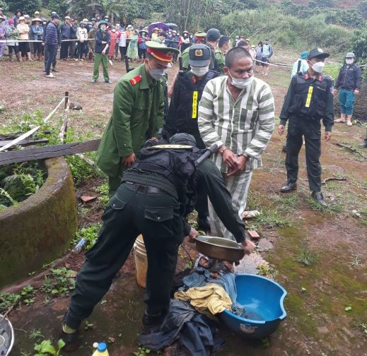 Thực nghiệm hiện trường vụ giết người tình rồi đốt xác phi tang ở Đắk Nông-4