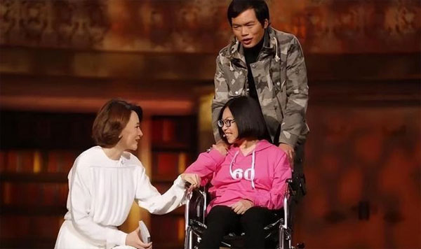 Chồng đạp xe đưa vợ bệnh nặng đi du lịch bụi-5