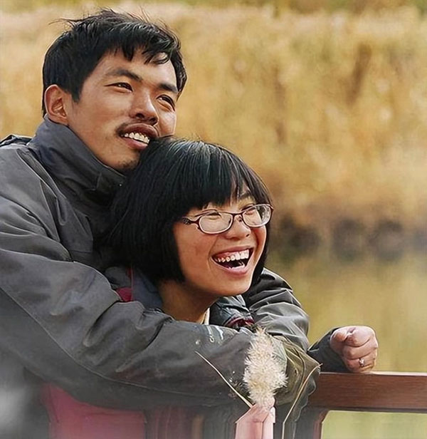 Chồng đạp xe đưa vợ bệnh nặng đi du lịch bụi-6