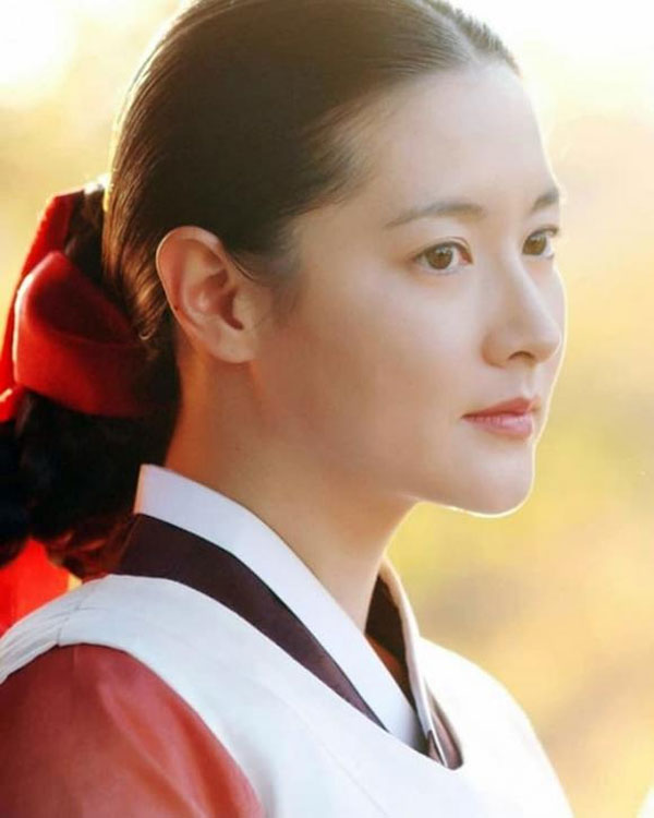 Còn đâu nhan sắc thời đóng Nàng Dae Jang Geum, Lee Young Ae gây thất vọng vì lộ dấu hiệu lão hóa-6