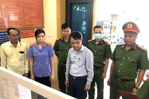 Bắt giam Chủ tịch UBND thị trấn Ba Sao-1