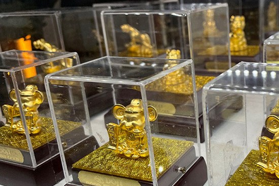 Giá vàng hôm nay 16/10: Vàng trong nước tăng ngược chiều thế giới