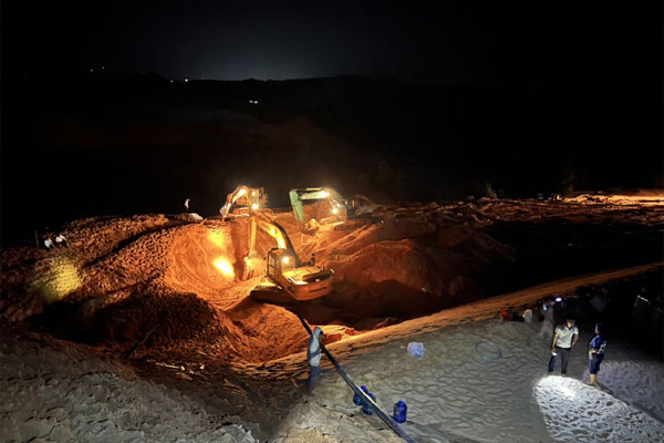 Bình Thuận: Sập mỏ khai thác titan thuộc Tập đoàn Rạng Đông, 1 người chết và 3 người mất tích-1