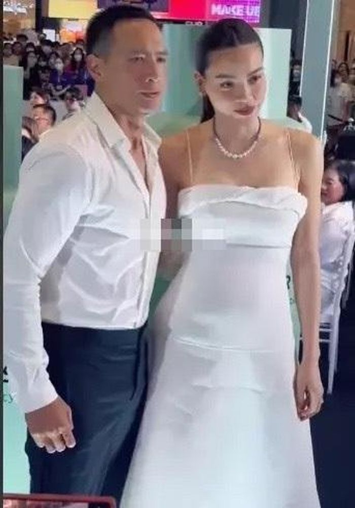 Hà Hồ - Kim Lý lộ diện sau sự cố mất trộm, liên tục phát cẩu lương giữa chốn đông người-1