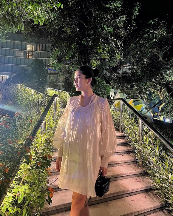 MC Thu Hoài diện đồ hết nước chấm khi mang bầu, cân nặng gần chạm mốc 60 kg vẫn xinh-6