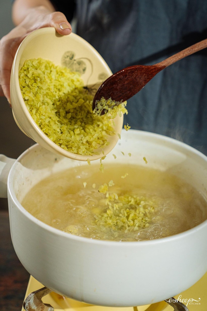 Cách nấu xôi cốm và chè cốm hạt sen chuẩn vị Hà Nội-14