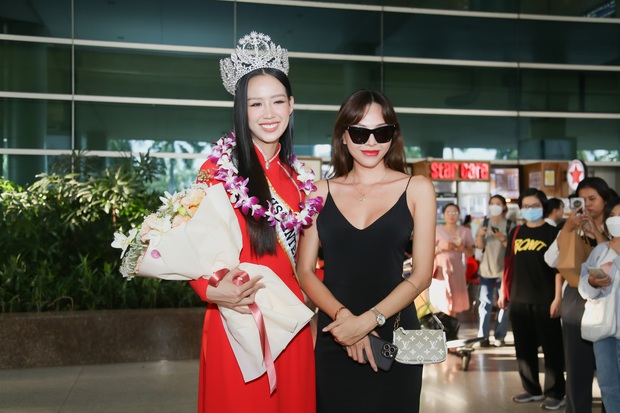 Bảo Ngọc về nước sau đăng quang Hoa hậu Liên lục địa: Người hâm mộ vây kín, Mai Phương và Minh Triệu ra đón-6