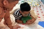 Con trai ngã xe phải bó bột BTV Quang Minh ân cần xử trí, để lại bài học dạy con tinh tế-4