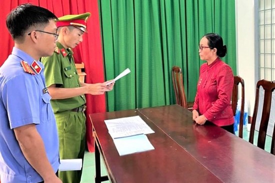 Bắt người phụ nữ ở Đắk Lắk lừa đảo ‘chạy việc' cho 48 người