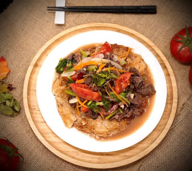 Vào bếp trổ tài làm phở bò xào giòn đổi món cho cả nhà-5