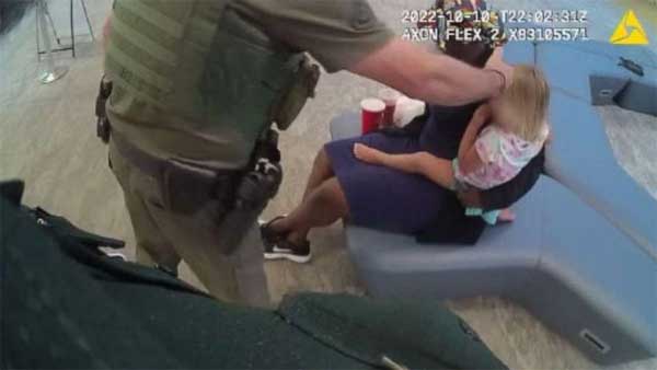 Ông ngoại bị bắt vì bỏ quên cháu gái 1 tuổi trong ôtô-2